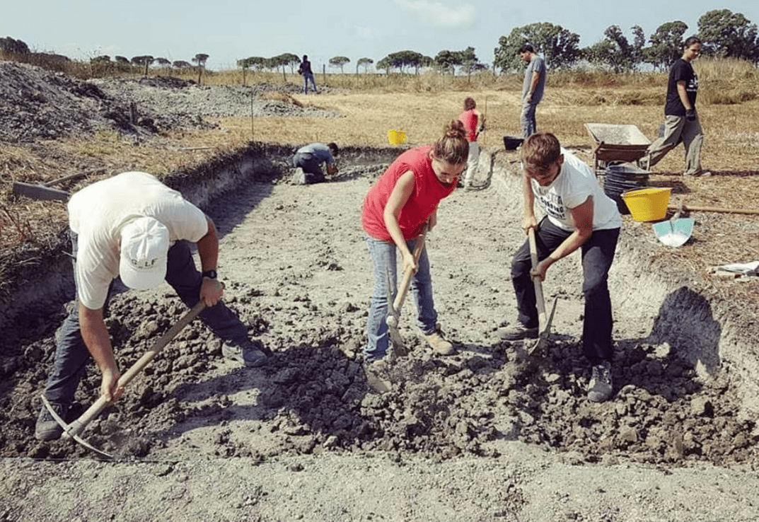 ragazzi scavo paestum